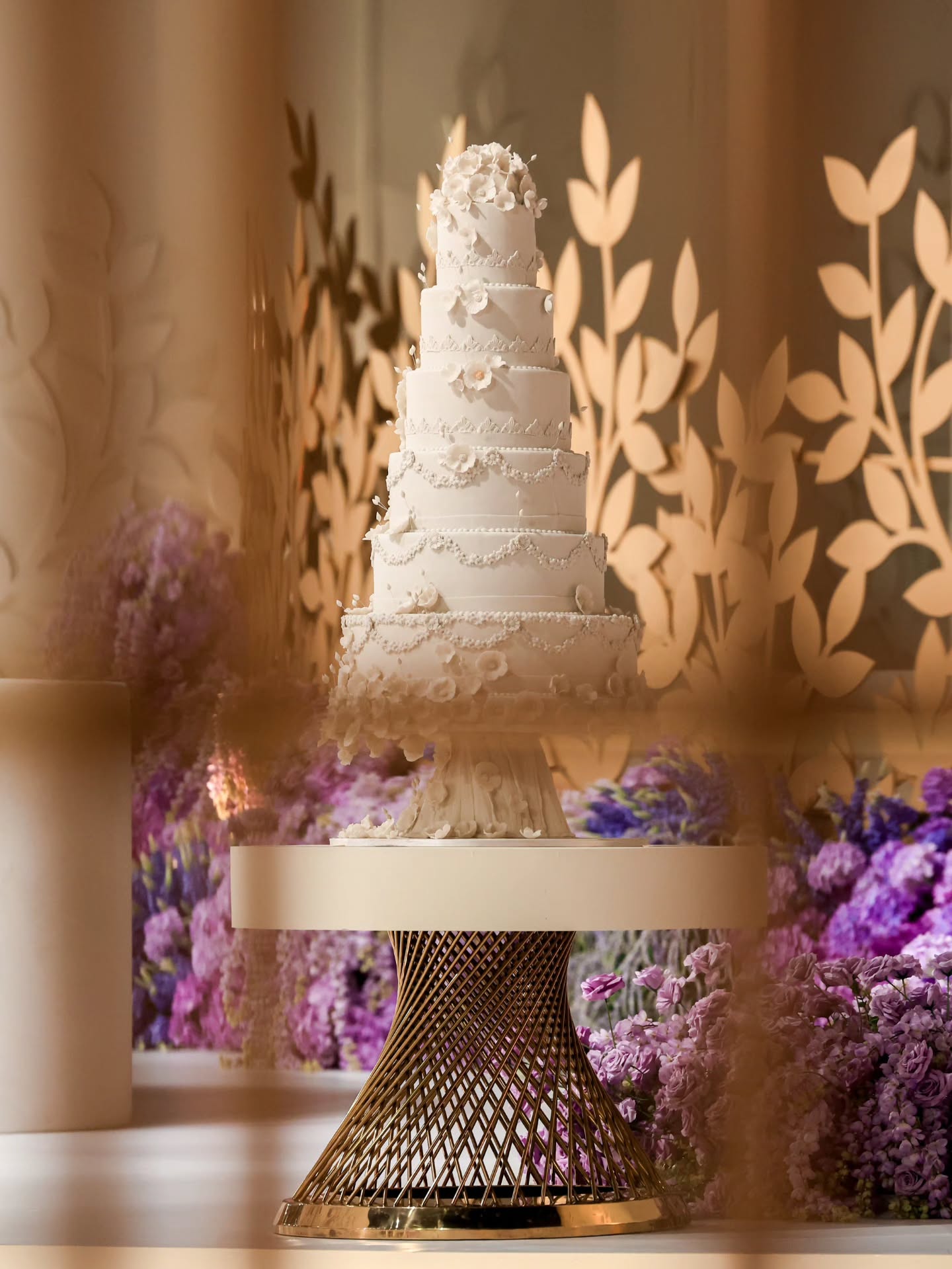 تصميم كلاسيكي لكيكة الزفاف