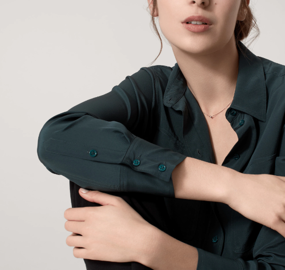 تصميم هذا العقد من كارتييه يناسب الإطلالات اليومية