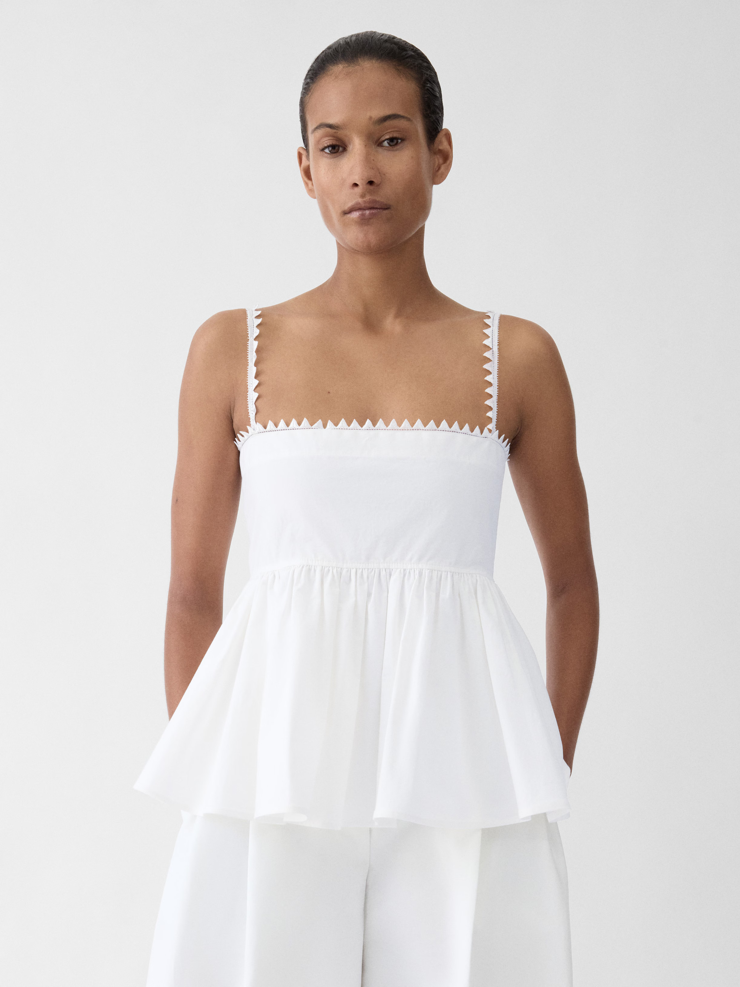 تصميم Peplum بسيط من Jacquemus