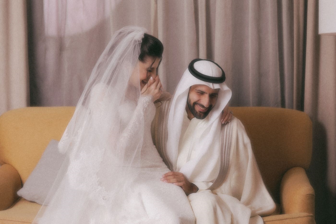 تصوير عروسين بكاميرا المصورة فاطمه العجيان