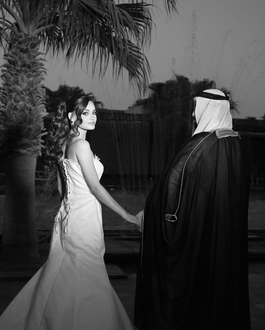 تصوير عروسين بكاميرا المصورة منى الباز