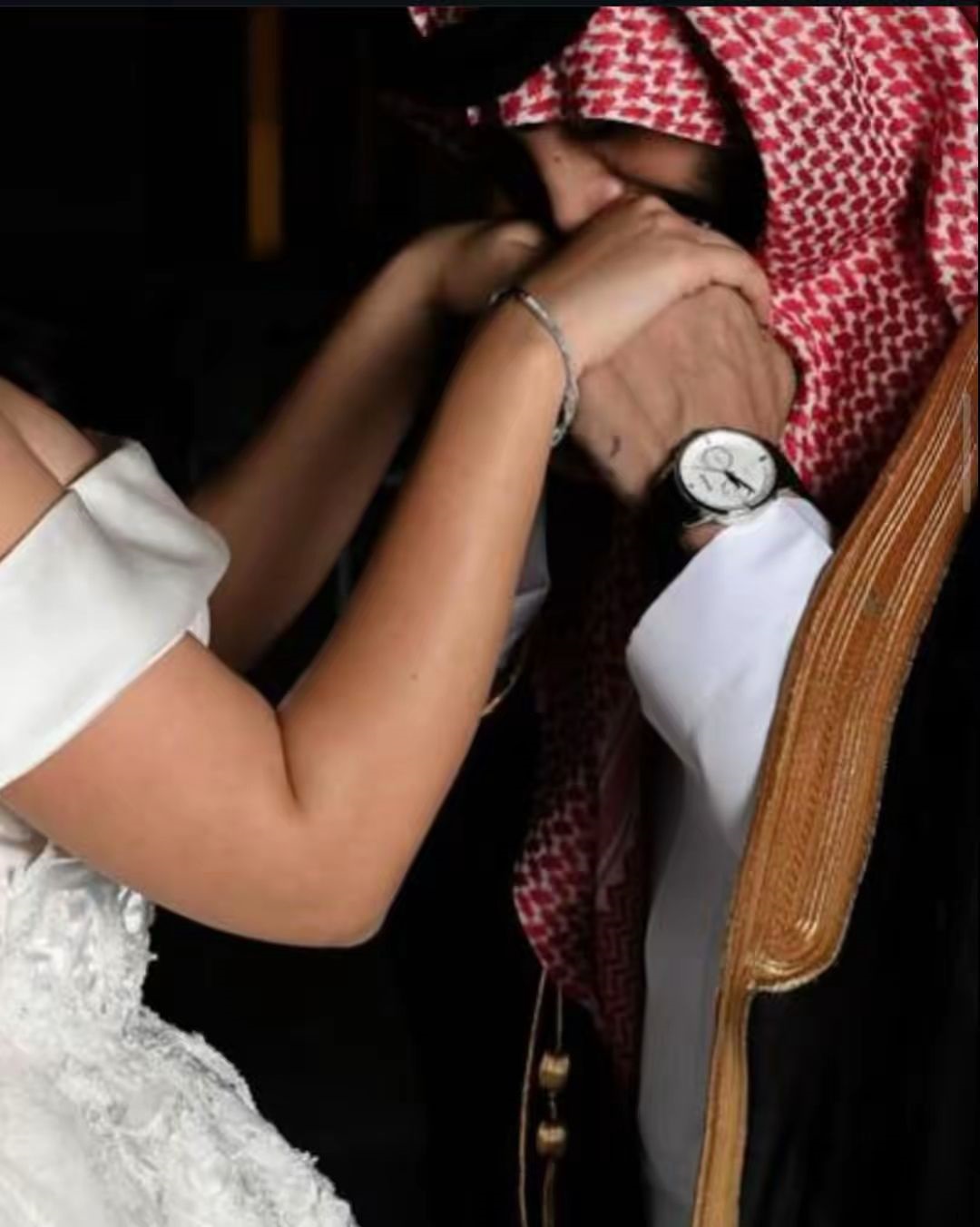 تصوير عروسين بكاميرا المصوره اسماء الاسودي