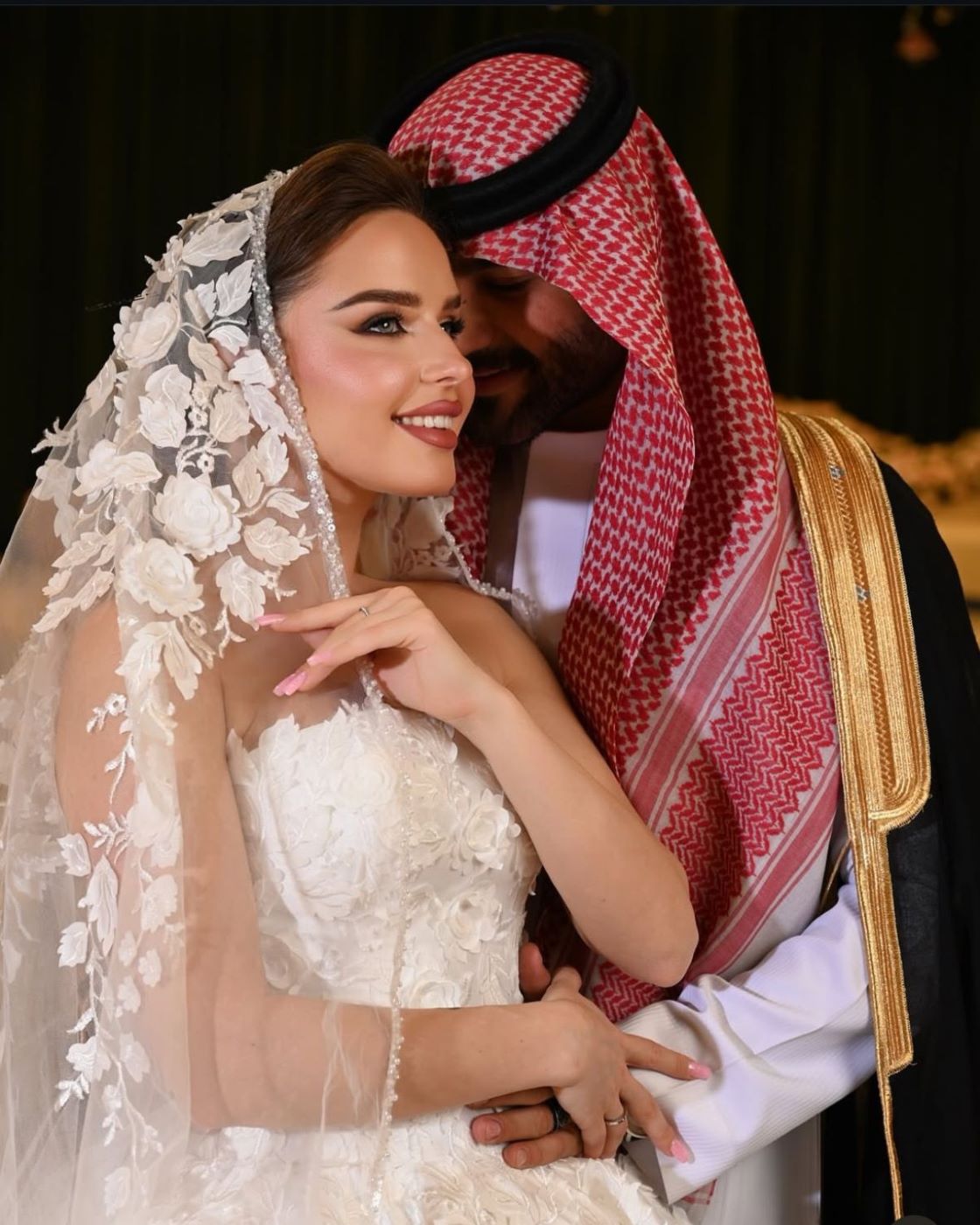 تصوير عروسين من المصورة اسماء الاسودي