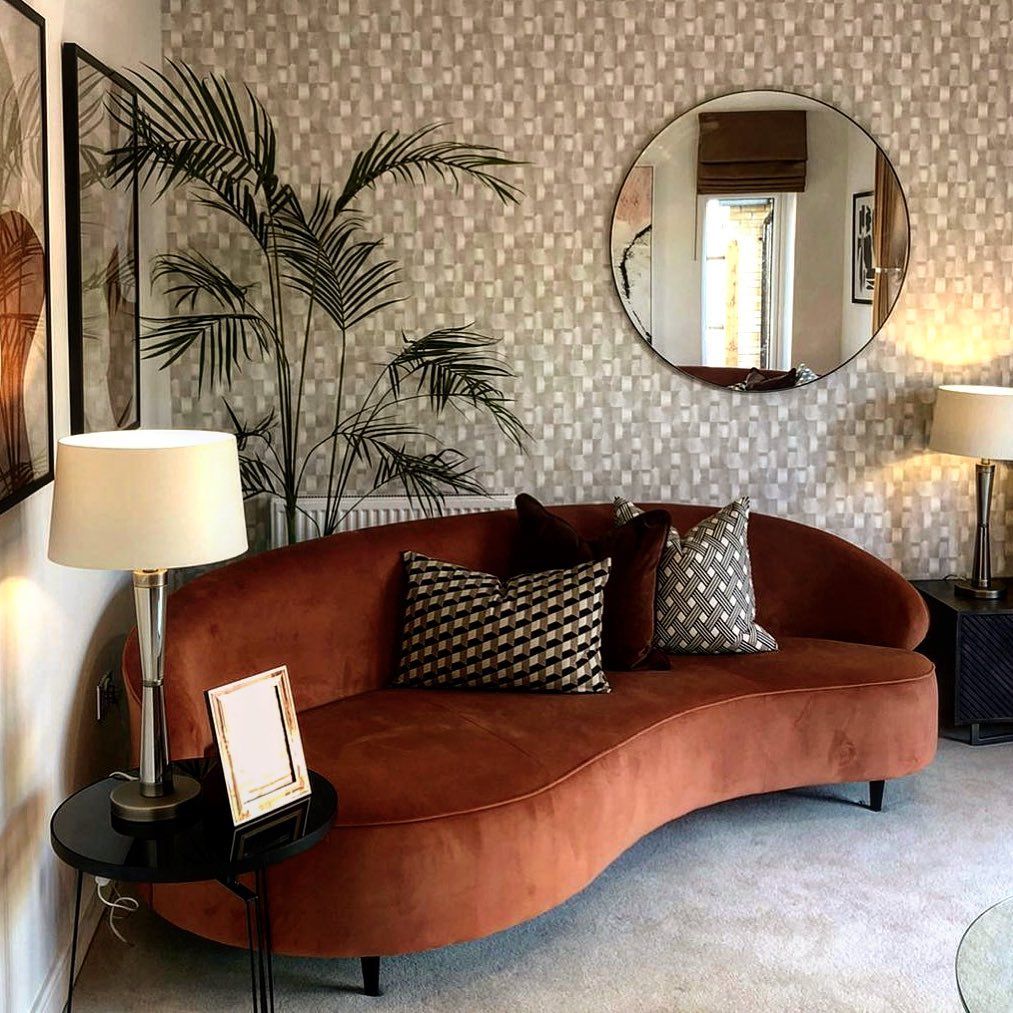 تضيف التفاصيل المنحنية نعومة وتوازنًا للمساحات