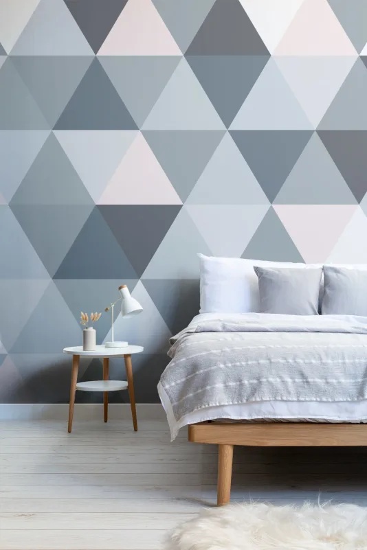 تضيف النقوش الهندسية عمقًا بصريًا للمساحات المنزلية