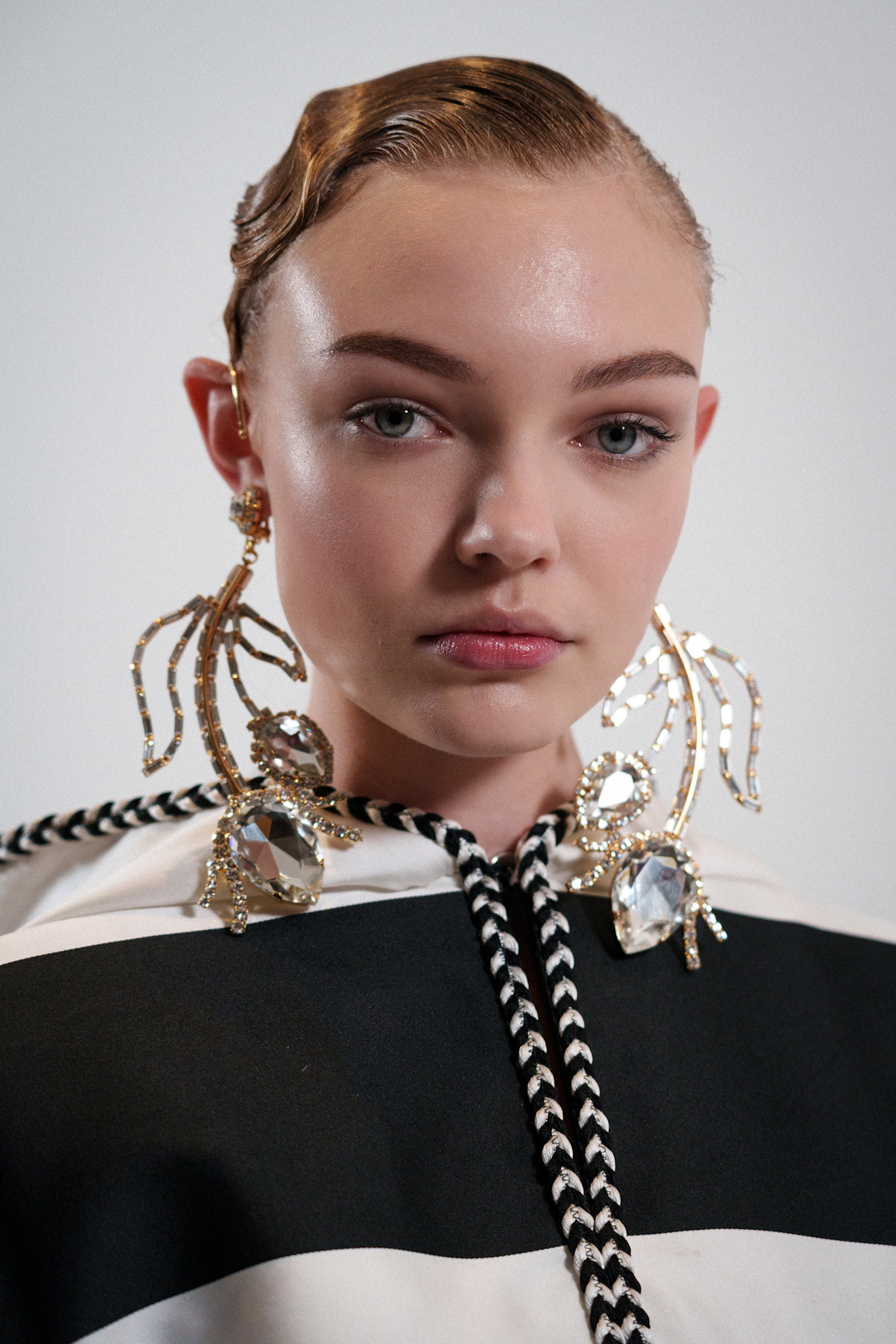 تطبيق الكونسيلر المات من دار Giambattista Valli