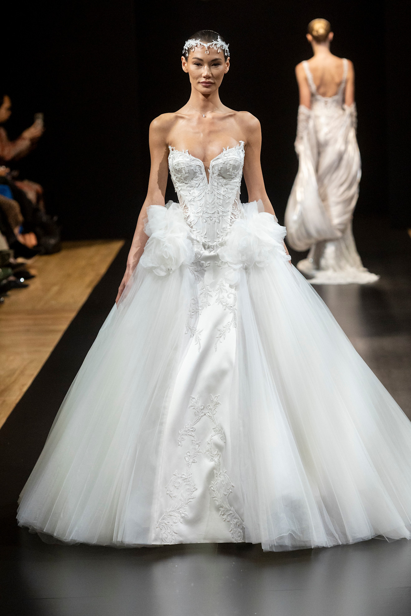 تطريزات الزهور في عروض بنينا تورناي