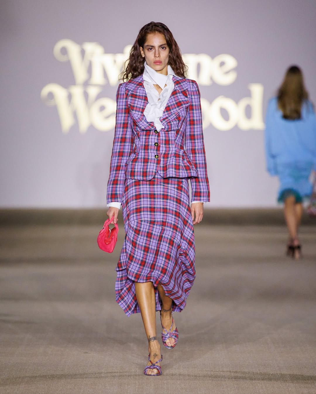 تعاون دار فيفيان ويستوود وفنون التراث في النسخة الثالثة من أسبوع الأزياء في الرياض