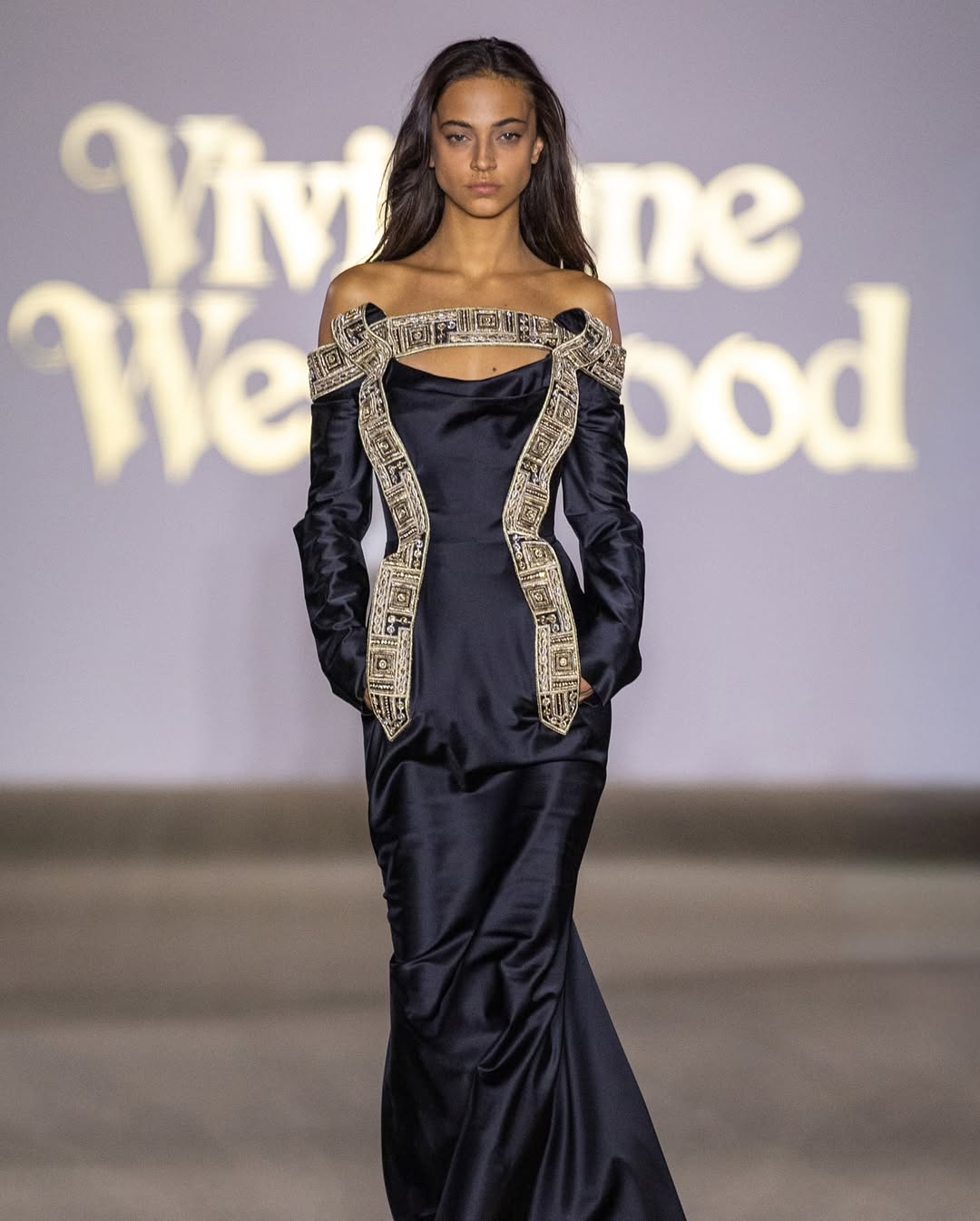 تعاون عالمي مميز بين فنون التراث ودار فيفيان ويستوود