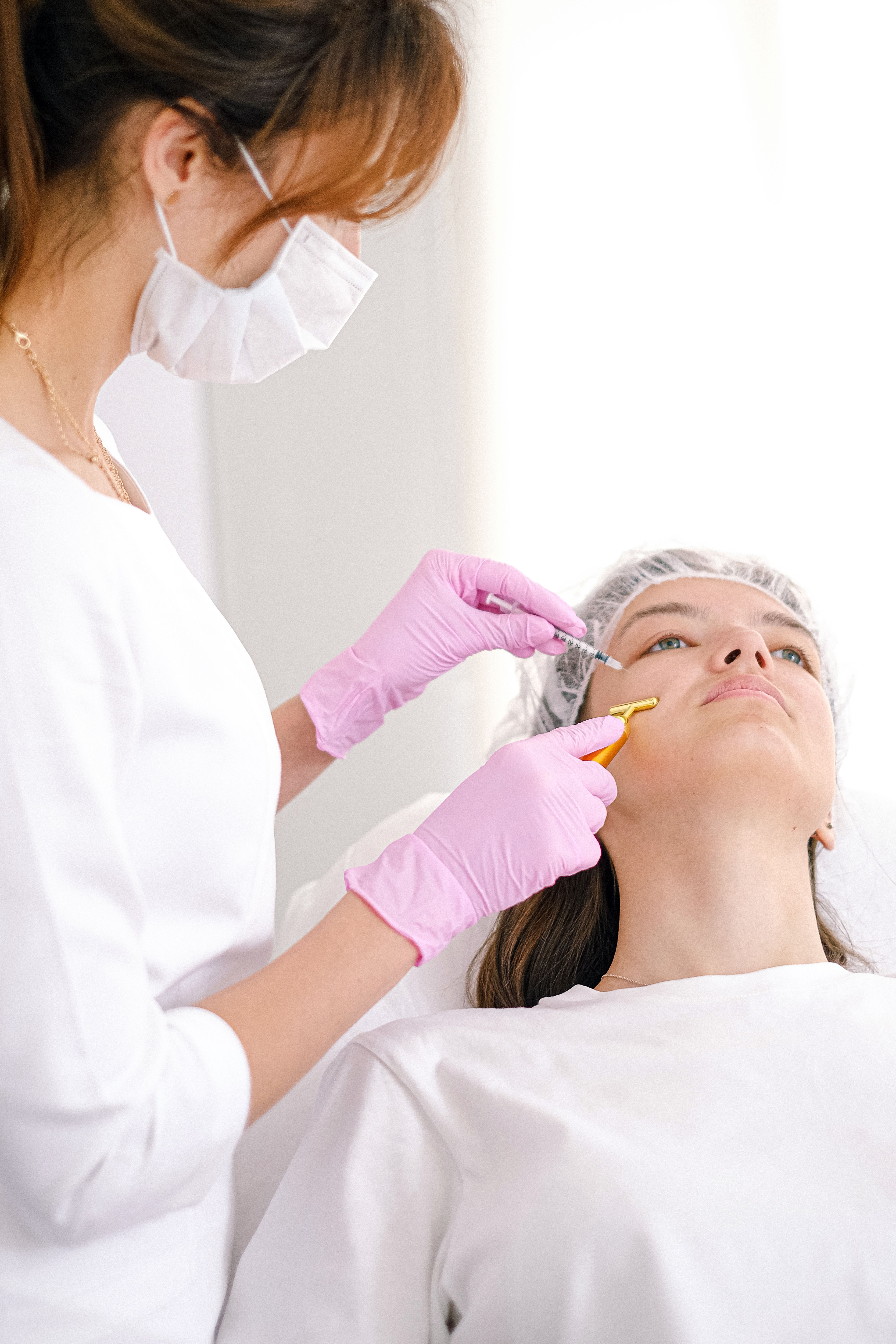 تعد تقنية البلازما الغنية بالصفائح الدموية من أشهر تقنيات الطب التجديدي التجميلي