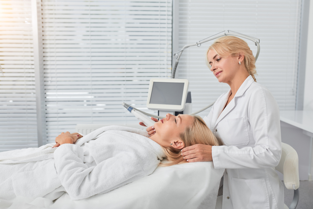 تعد تقنية الموجات فوق الصوتية من الحلول المتقدمة لإزالة اللغلوغ