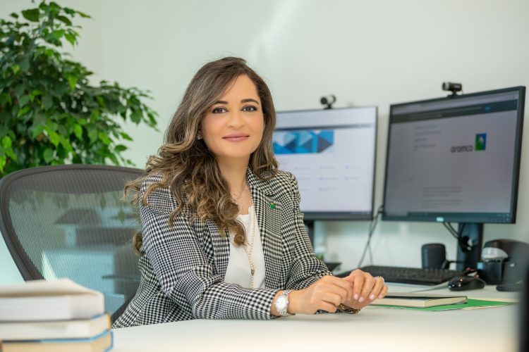 تعرفوا على شيلا الرويلي أول سعودية يتم تعيينها في مجلس إدارة البنك المركزي السعودي - الصورة الرئيسية من صحيفة مال