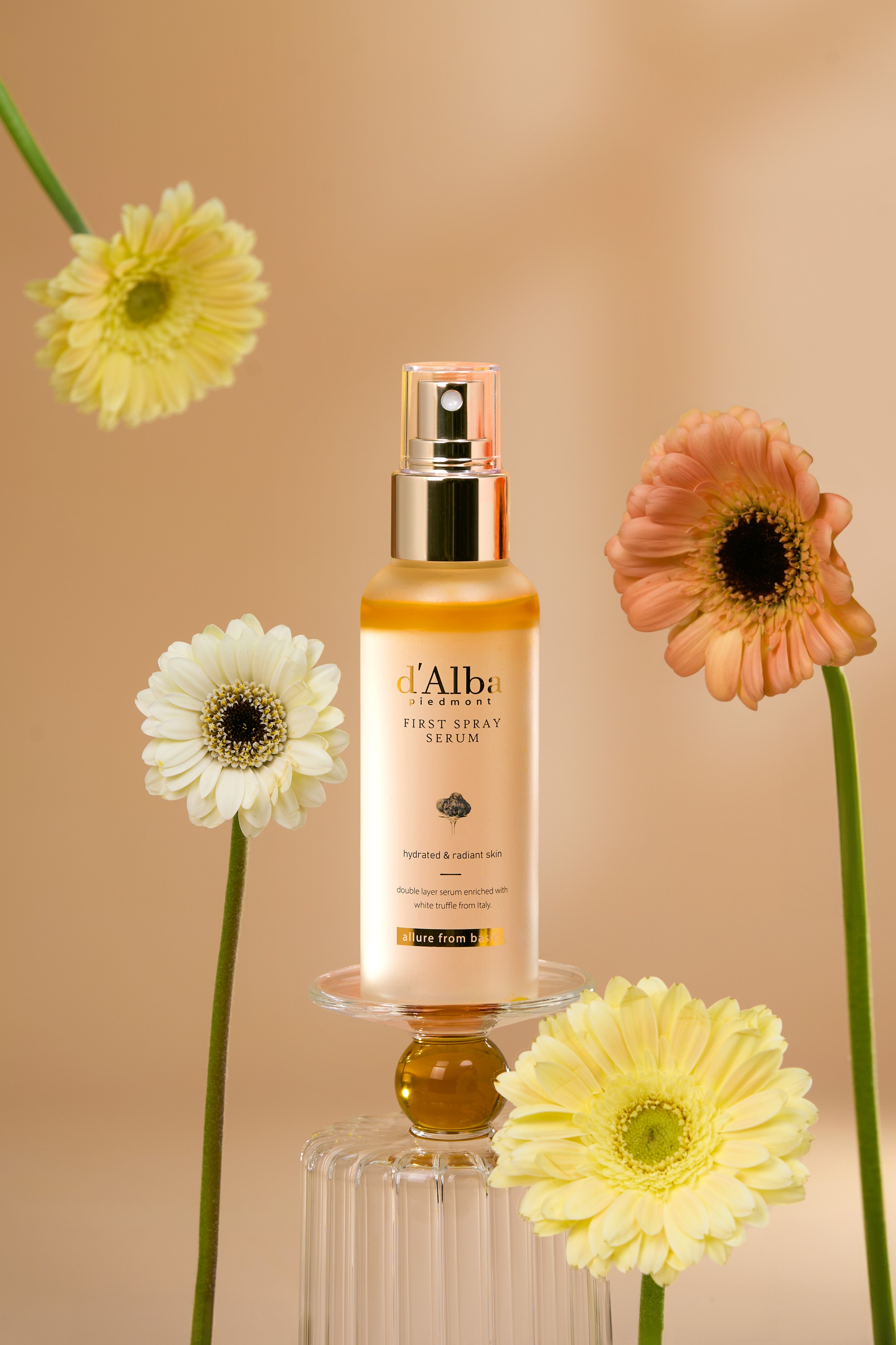 تعرّفوا على d’Alba، العلامة التي لاقت منتجاتها رواجًا على تيكتوك واشتهرت بأول سيروم بخاخ معزّز بمستخلص الكمأة البيضاء