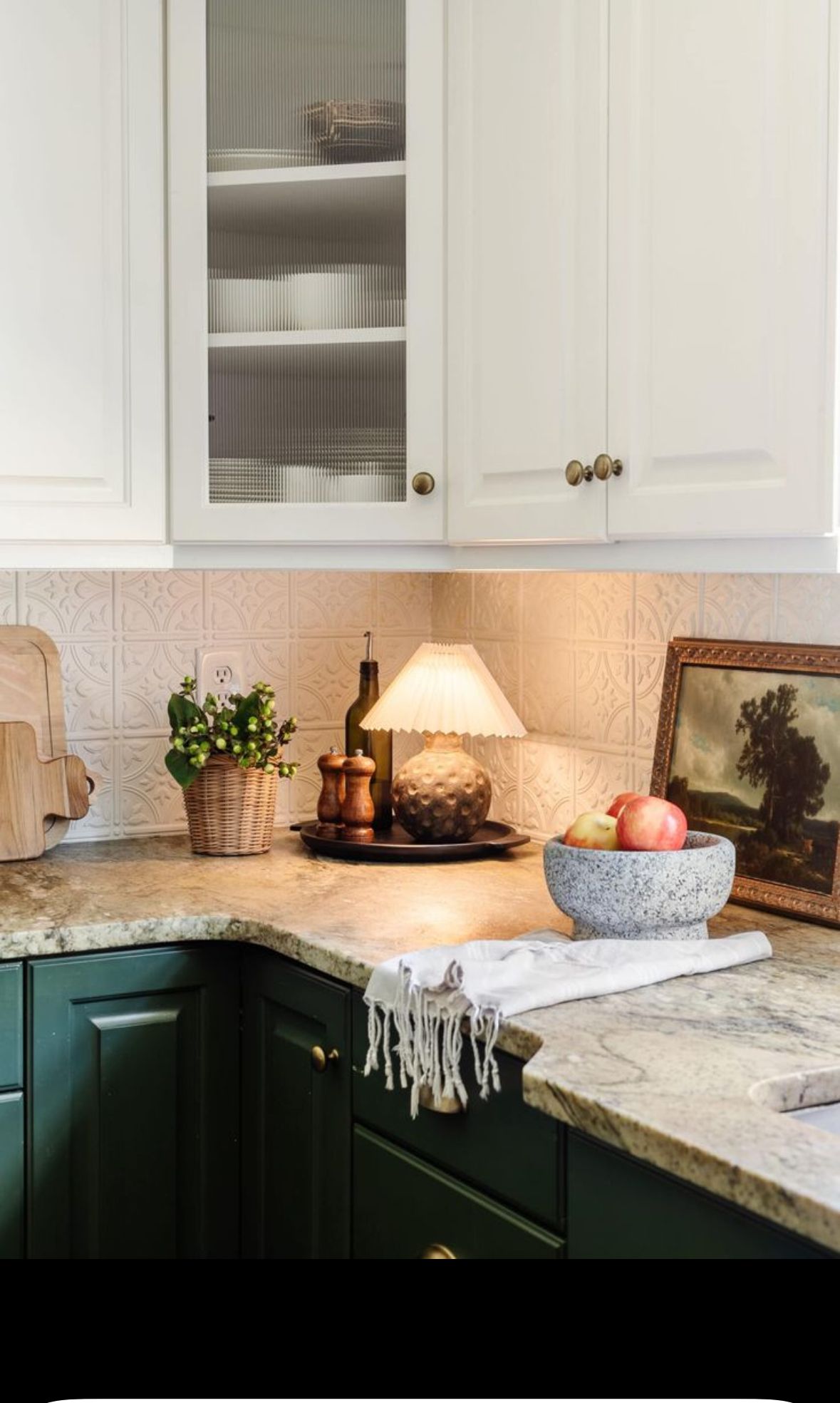 تعود المصابيح المثبتة كهربائيًا لتكون عنصرًا مميزًا للمطبخ في 2026