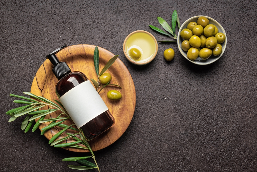 تغذية البشرة بالزيوت الملكية