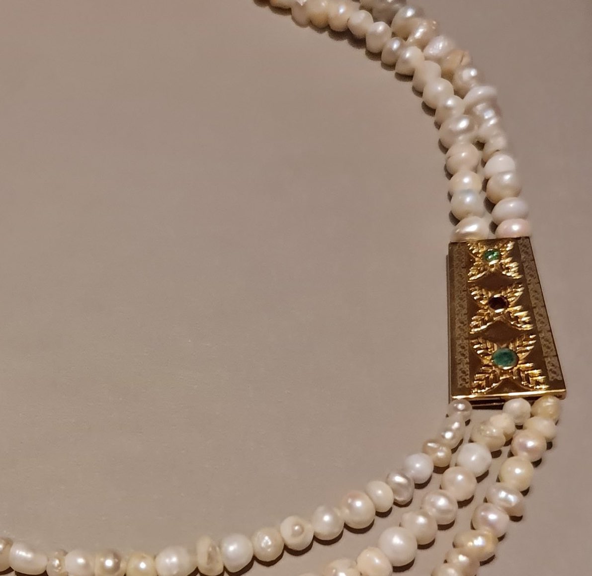 تفاصيل عقد اللؤلؤ