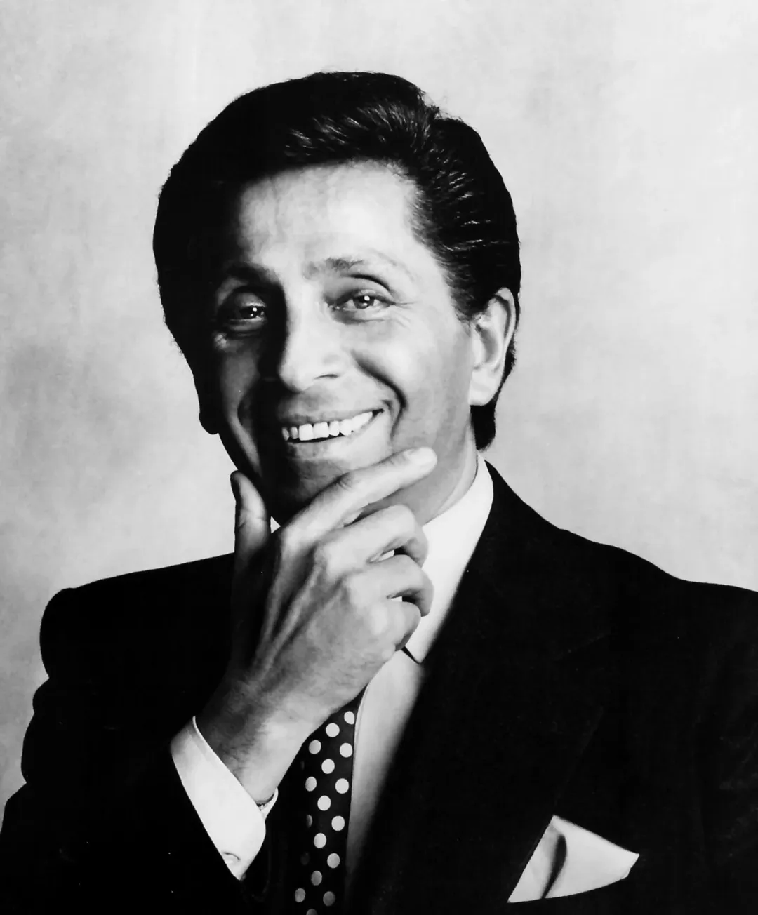 تفاصيل وفاة المصمم الإيطالي فالنتينو غارافاني