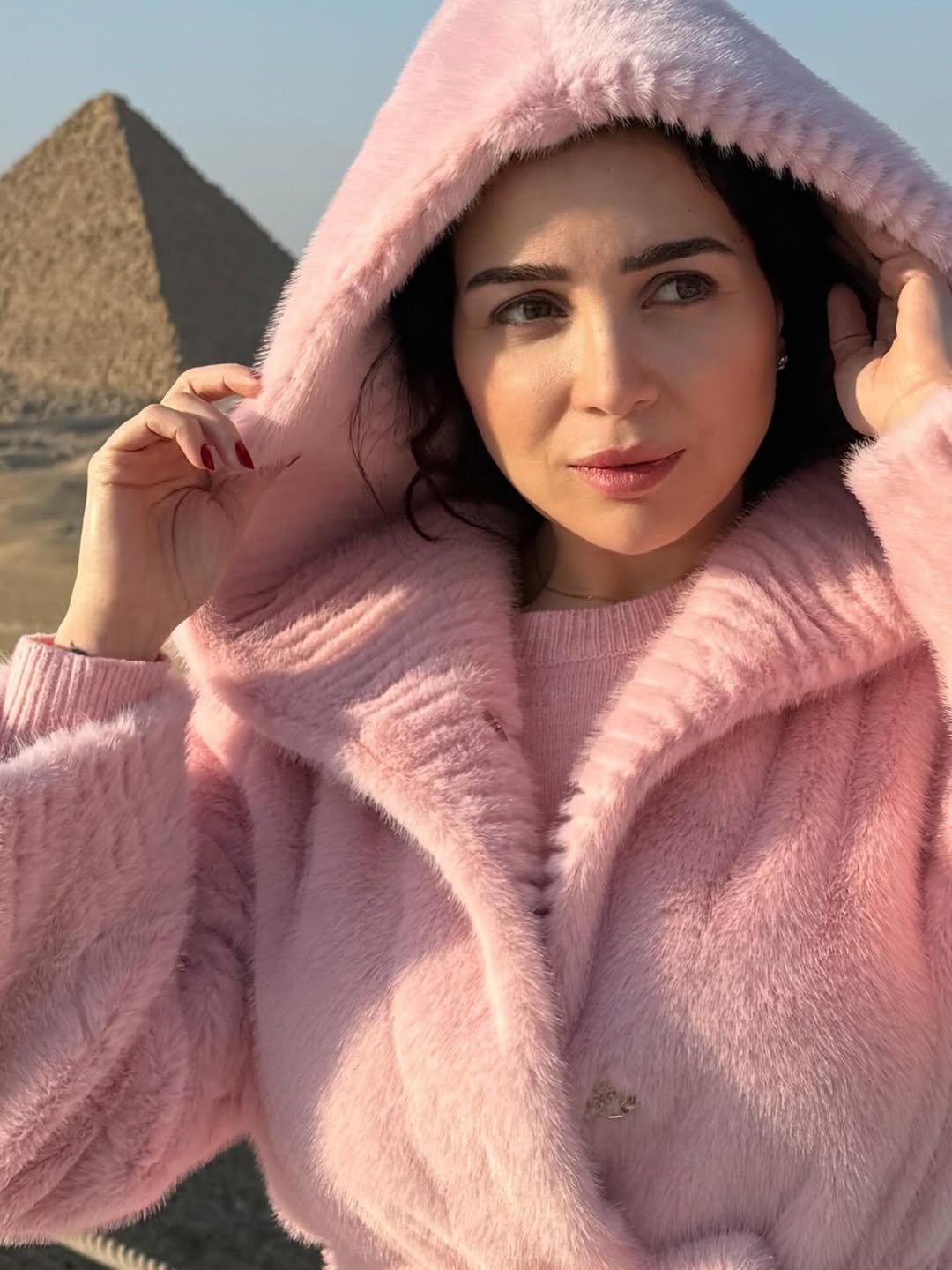 تفضل مي عز الدين استخدام منتجات بسيطة للعناية بالبشرة (2)