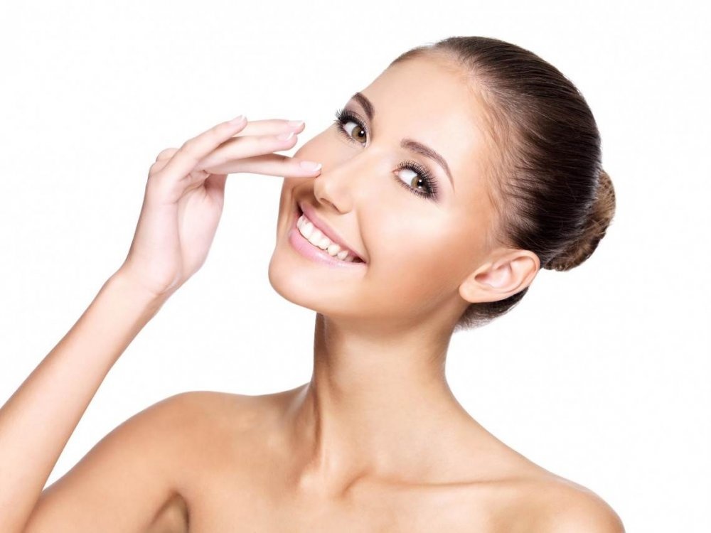 تقنية الخيوط التجميلية أصبحت من الخيارات الرائجة لتعديل الأنف وملامح الوجه