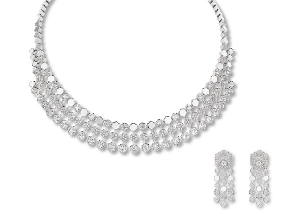 تكشف Chaumet عن أول طقم مجوهرات راقية مصنوع من ذهب قابل للتتبع بالكامل