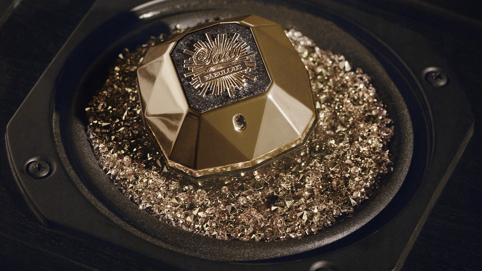 تم تصميم عطر عطر ليدي مليون فابيولس ليحفّز شعور التناغم مع الموسيقى وأجواء الرقص المفعمة بالمرح