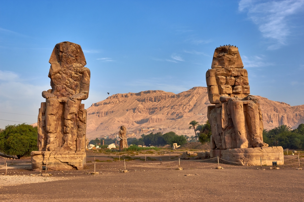 تمثالا ممنون COLOSSI OF MEMNON
