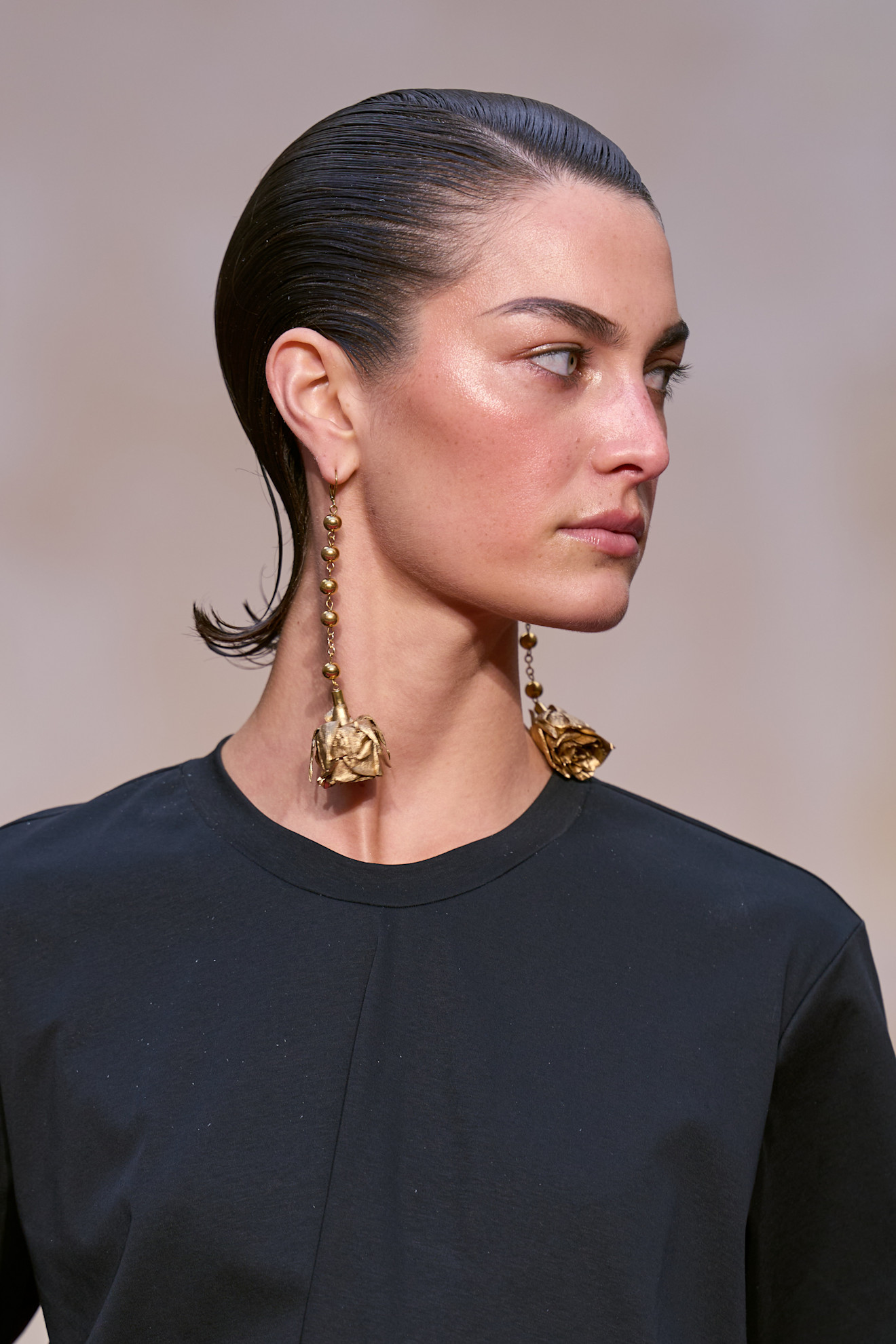 تمرير البلاشر بألوان غلوسي برونزية  من دار Burc Akyol