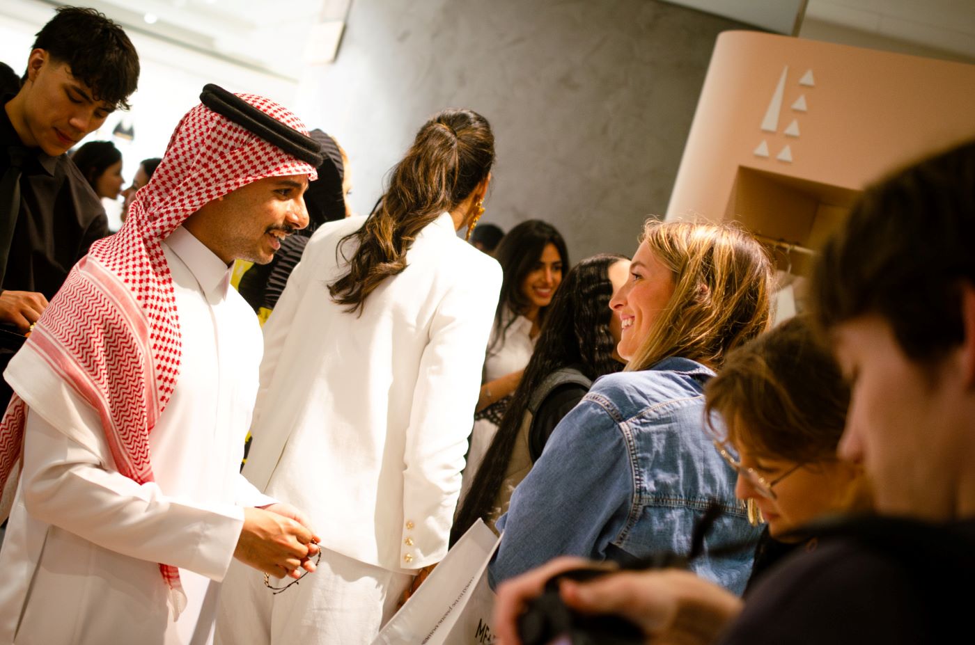 تمكين رواد الأعمال والحرفيين من إبراز إنتاجهم الإبداعي على المستوى العالمي