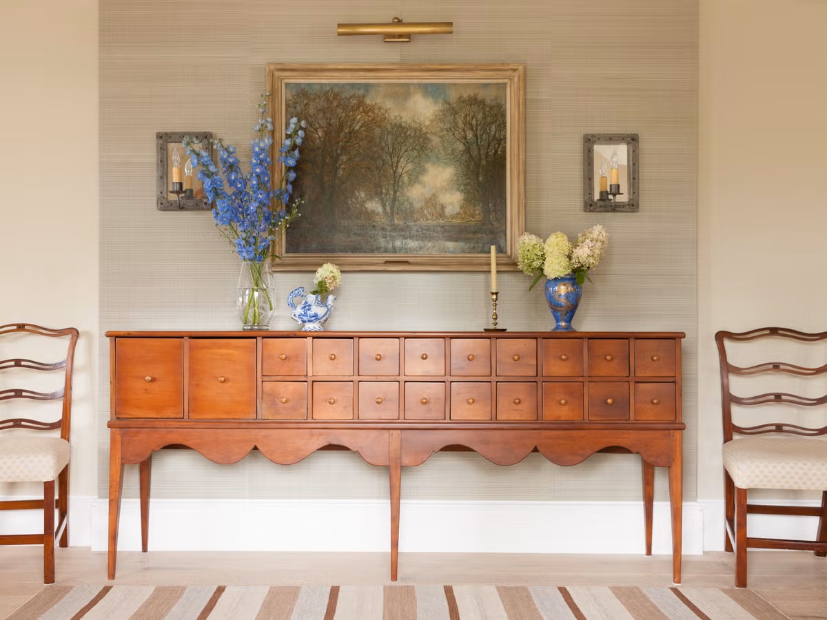 تمنح القطع العتيقة المكان روحًا وشخصية