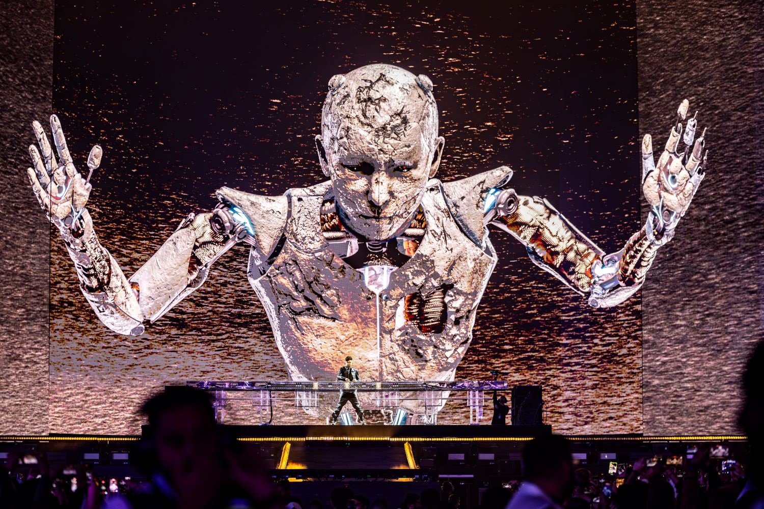 تميز المهرجان بالعروض السمعية البصرية الغامرة