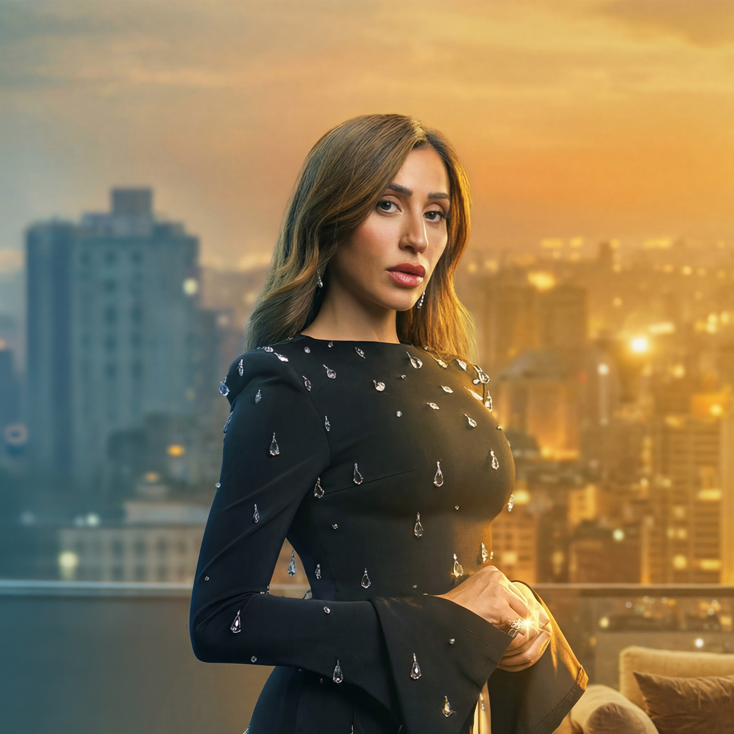 تميزت دينا الشربيني بإطلالات مختلفة في اتنين غيرنا