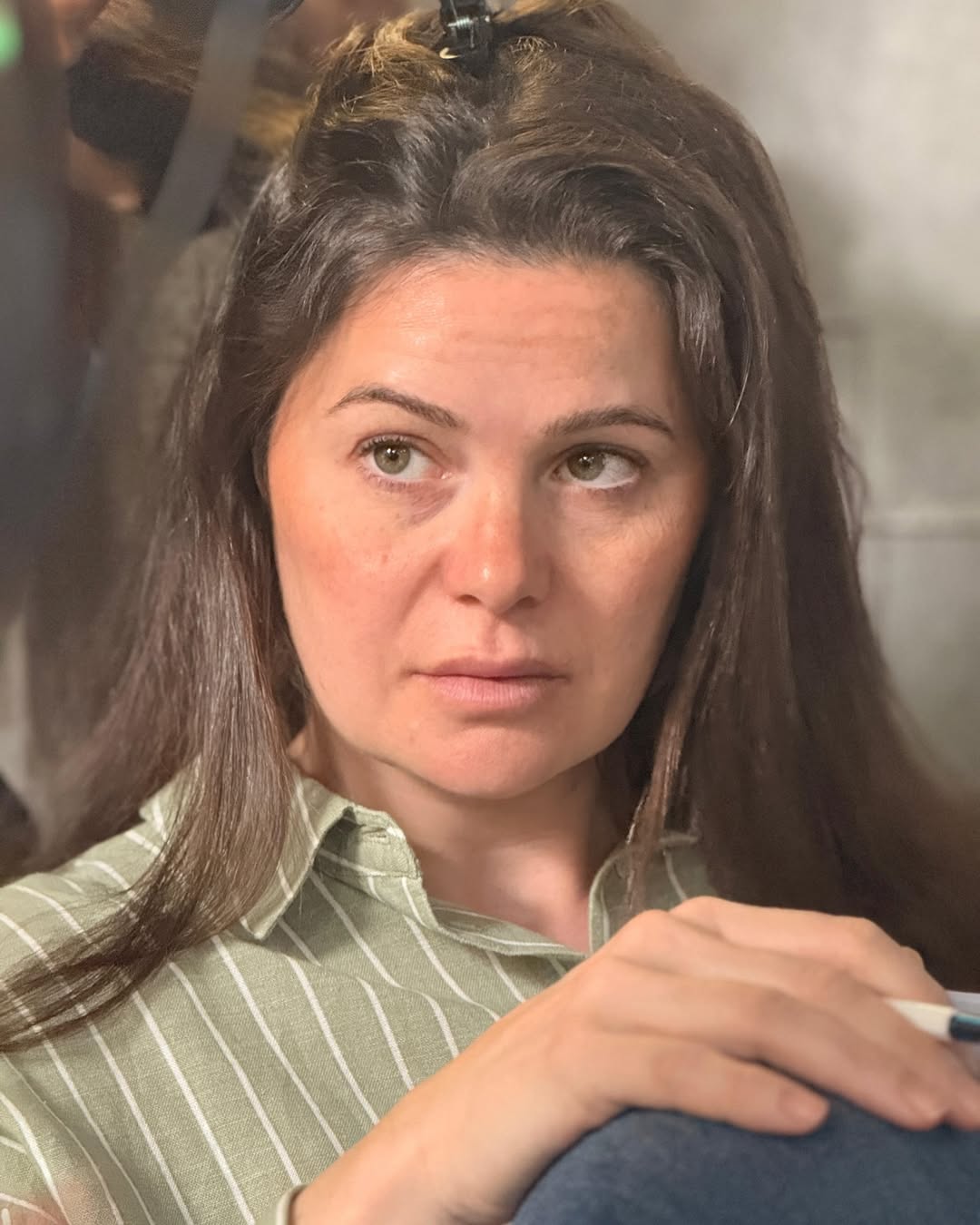 تميزت يسرا اللوزي بإطلالة بسيطة بدون مكياج في مسلسل ياما  كان