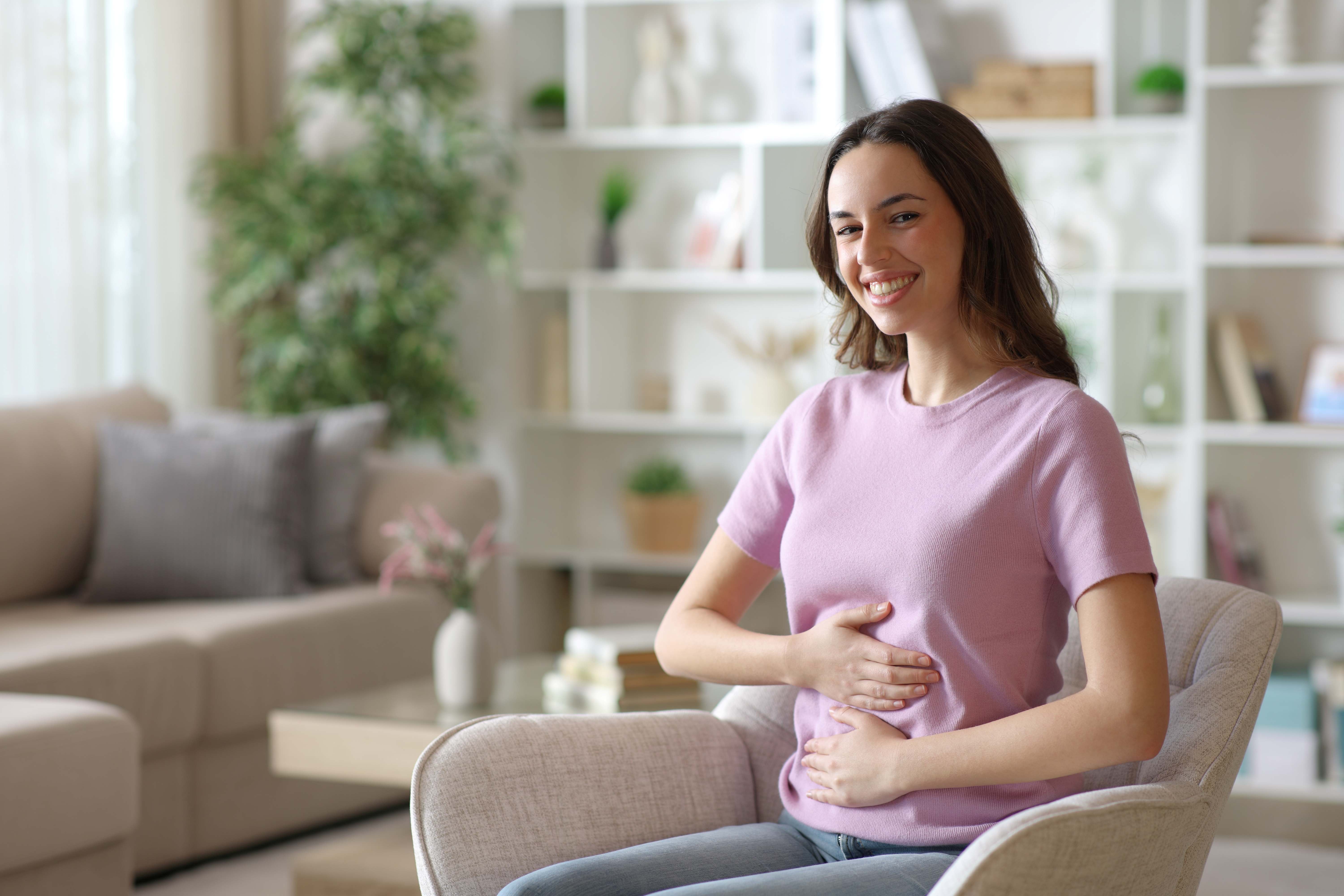 تناول الطعام بسرعة من أسباب عسر الهضم والانتفاخ 