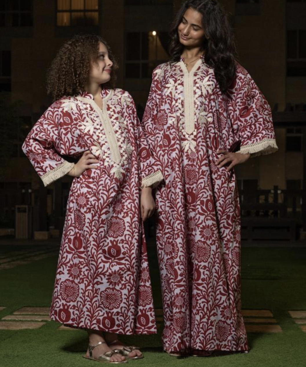 تنسيق الأم والابنة من ثوبي وعبايتي