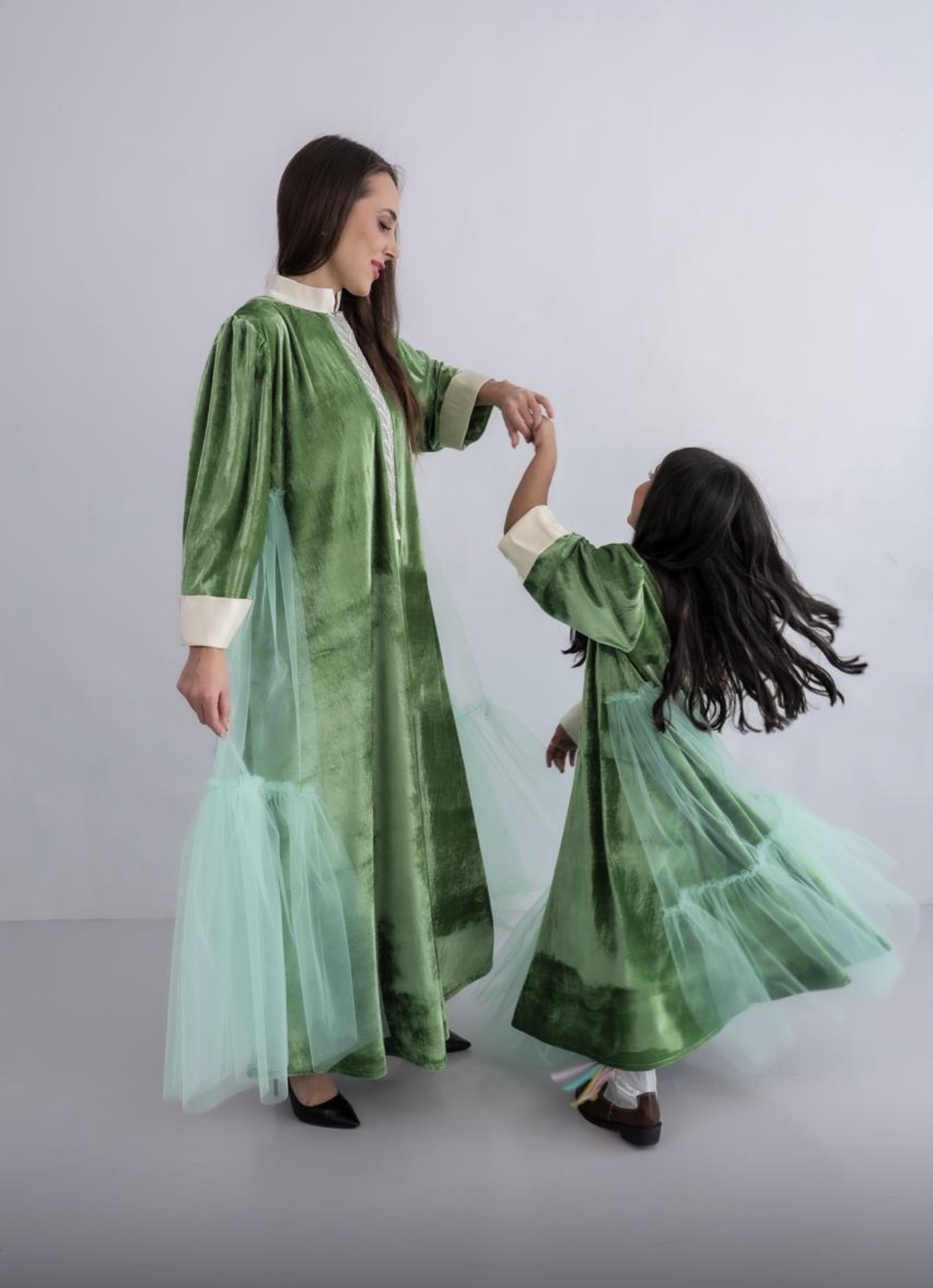 تنسيق الأم والابنة من ثوبي وعبايتي