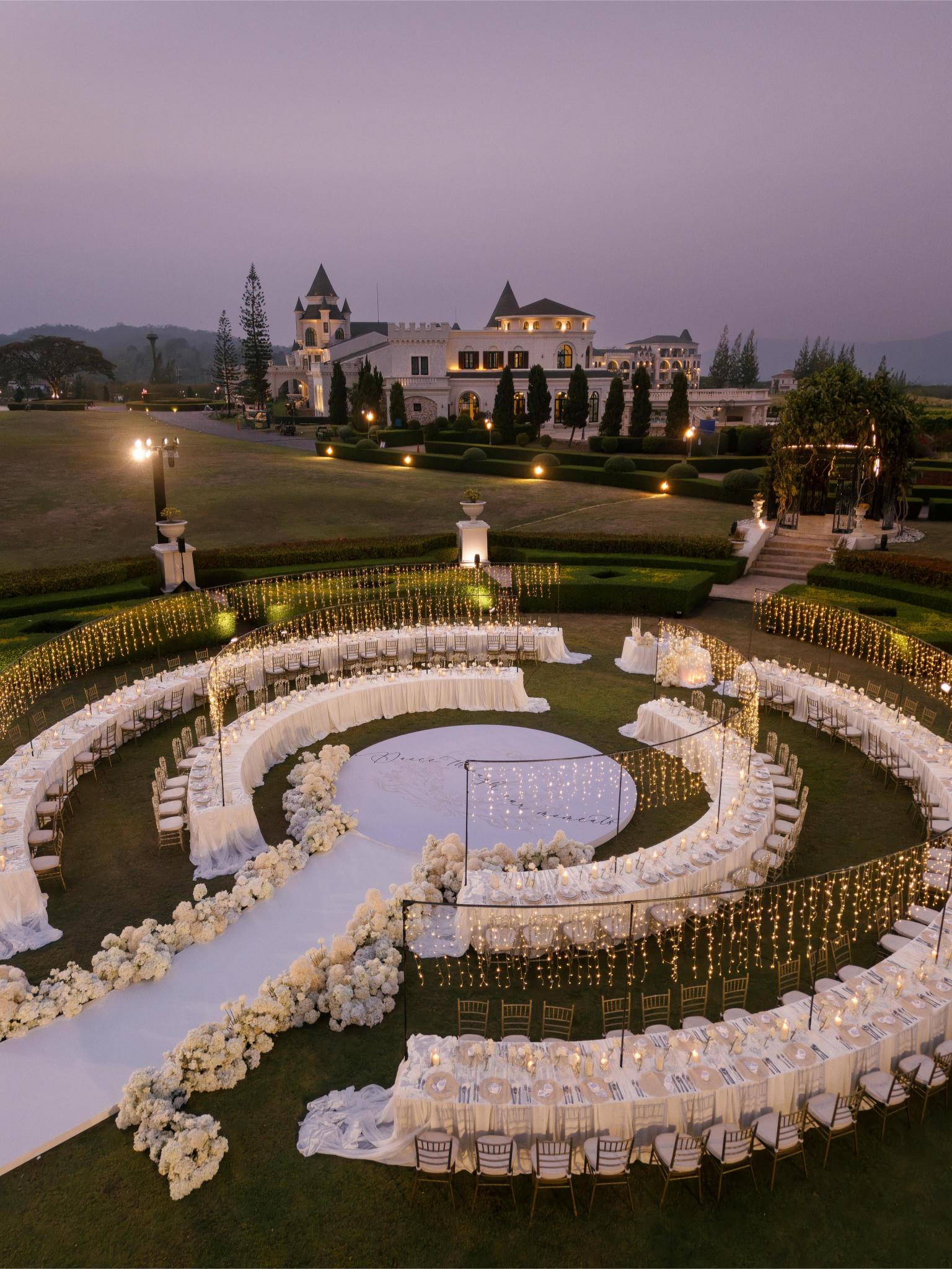 تنسيق طاولات ساحر- الصورة من The Wedding Bliss Thailand