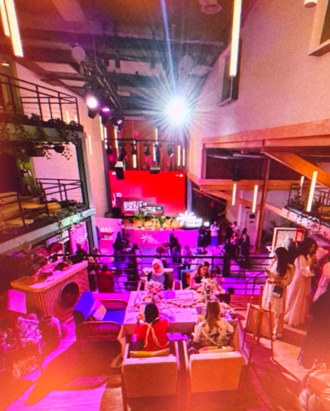 تنظم منصة UNDER THE ABAYA البرانش النهاري Pink Majlis Brave Brunch