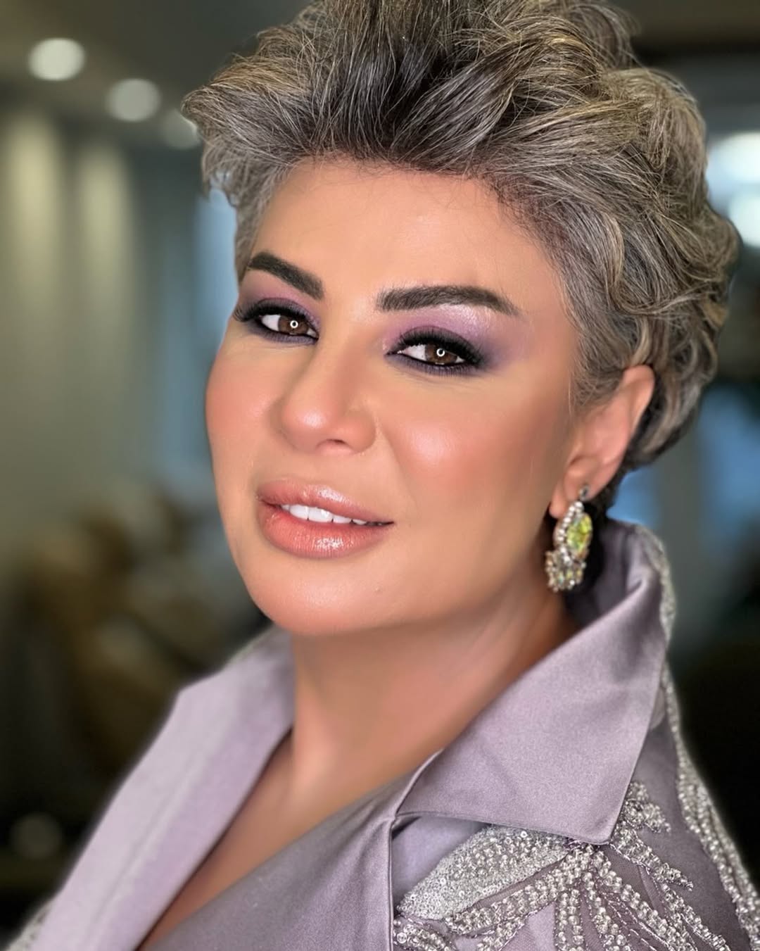 تهتم مفيدة شيحة بالإطلالات الجمالية