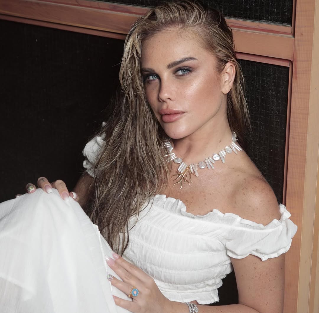 تهتم نيكول سابا بروتين البشرة وتحضيرها قبل المكياج