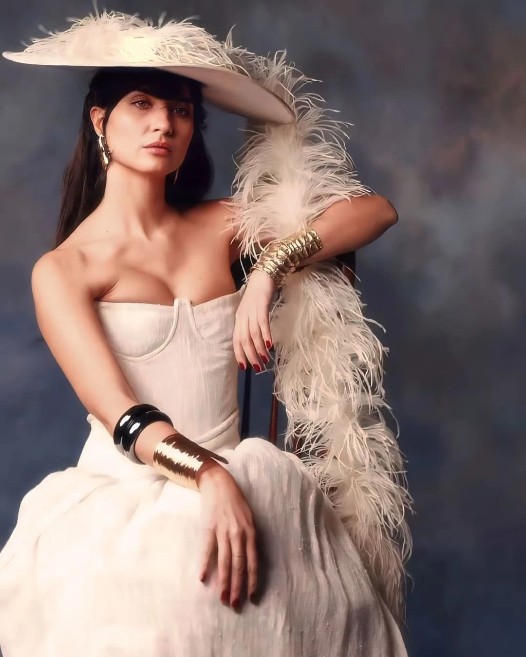 توبا بويوكستون بفستان زفاف بصيحة استثنائية