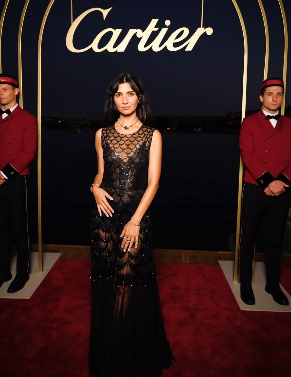 توبا بويوكستون Tuba Büyüküstün بمجوهرات كارتييه Cartier الفارهة