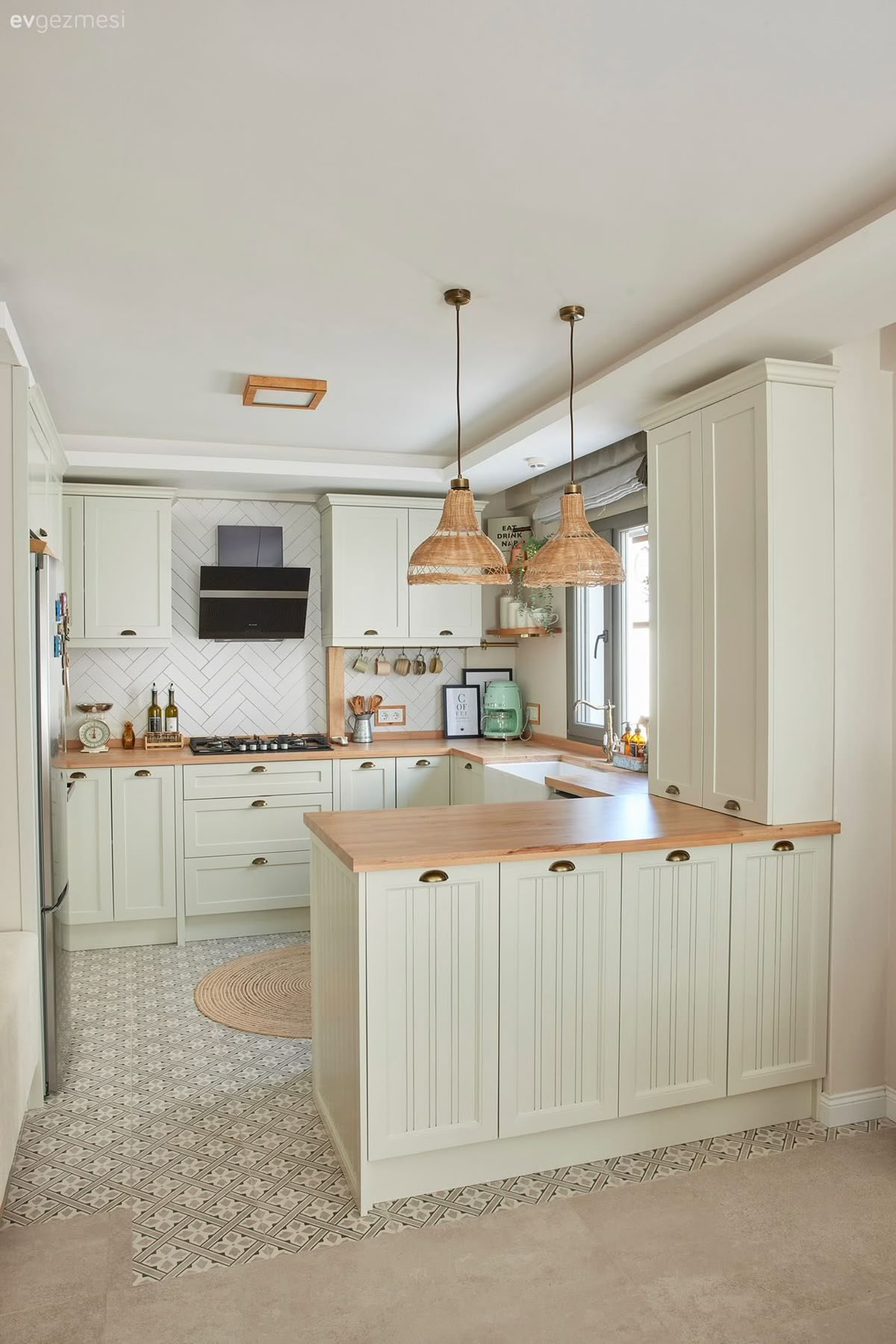 توفر شبه الجزيرة تقسيمًا جيدًا للمطبخ