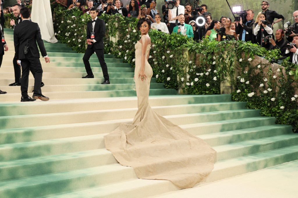 تيلا في Met Gala 2019 بفستان من Balmain