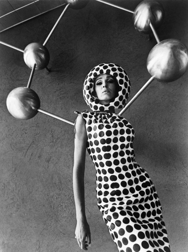 تصميم عصري من القماش المنقط من عام 1965