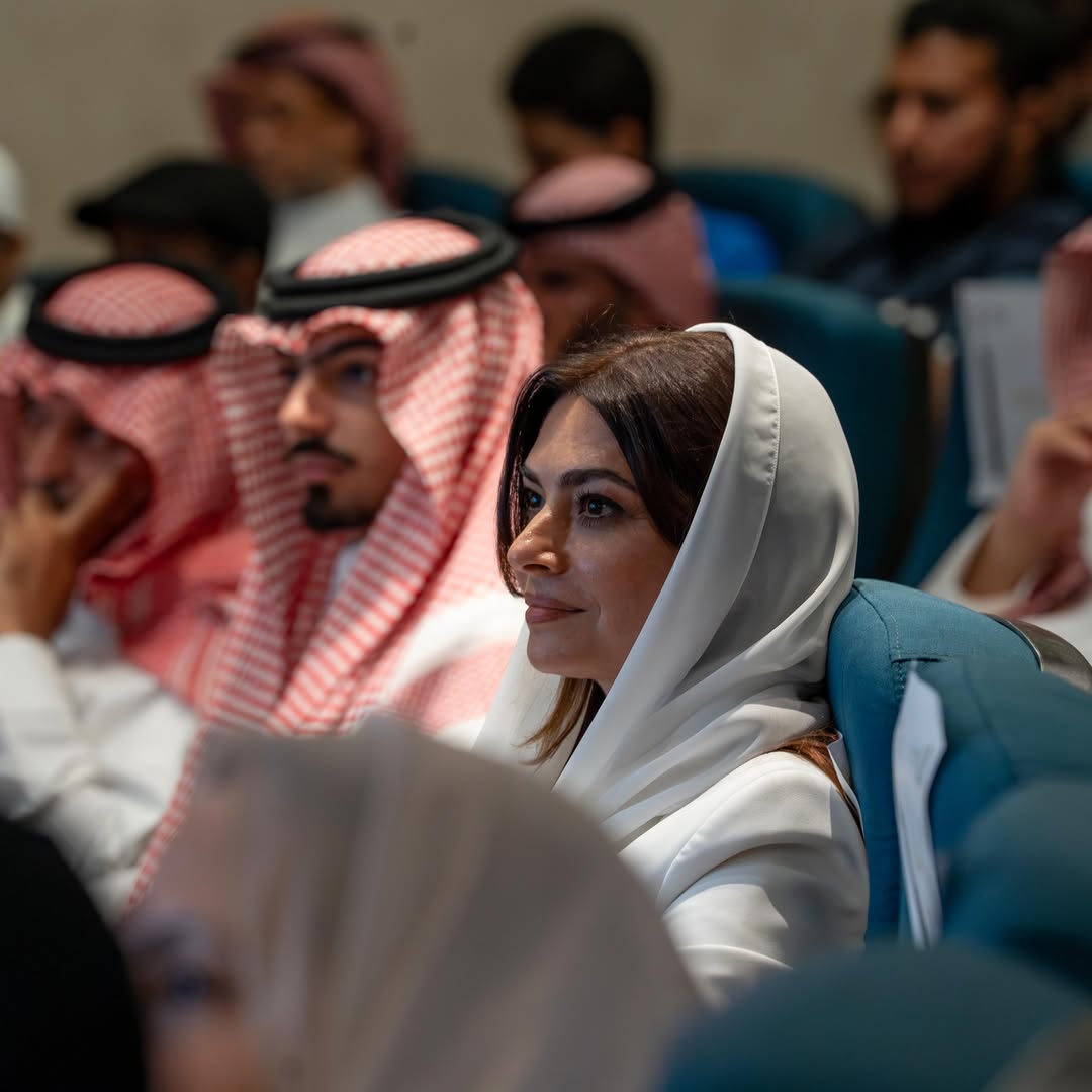 جائزة سنوية تدعم الطالبات في قسم الأزياء والنسيج بكلية علوم الإنسان والتصاميم بالجامعة
