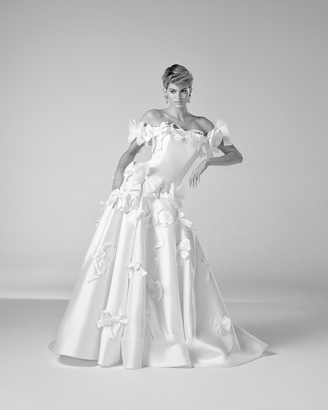 جاذبية تصميم فستان الزفاف من Viktor & Rolf