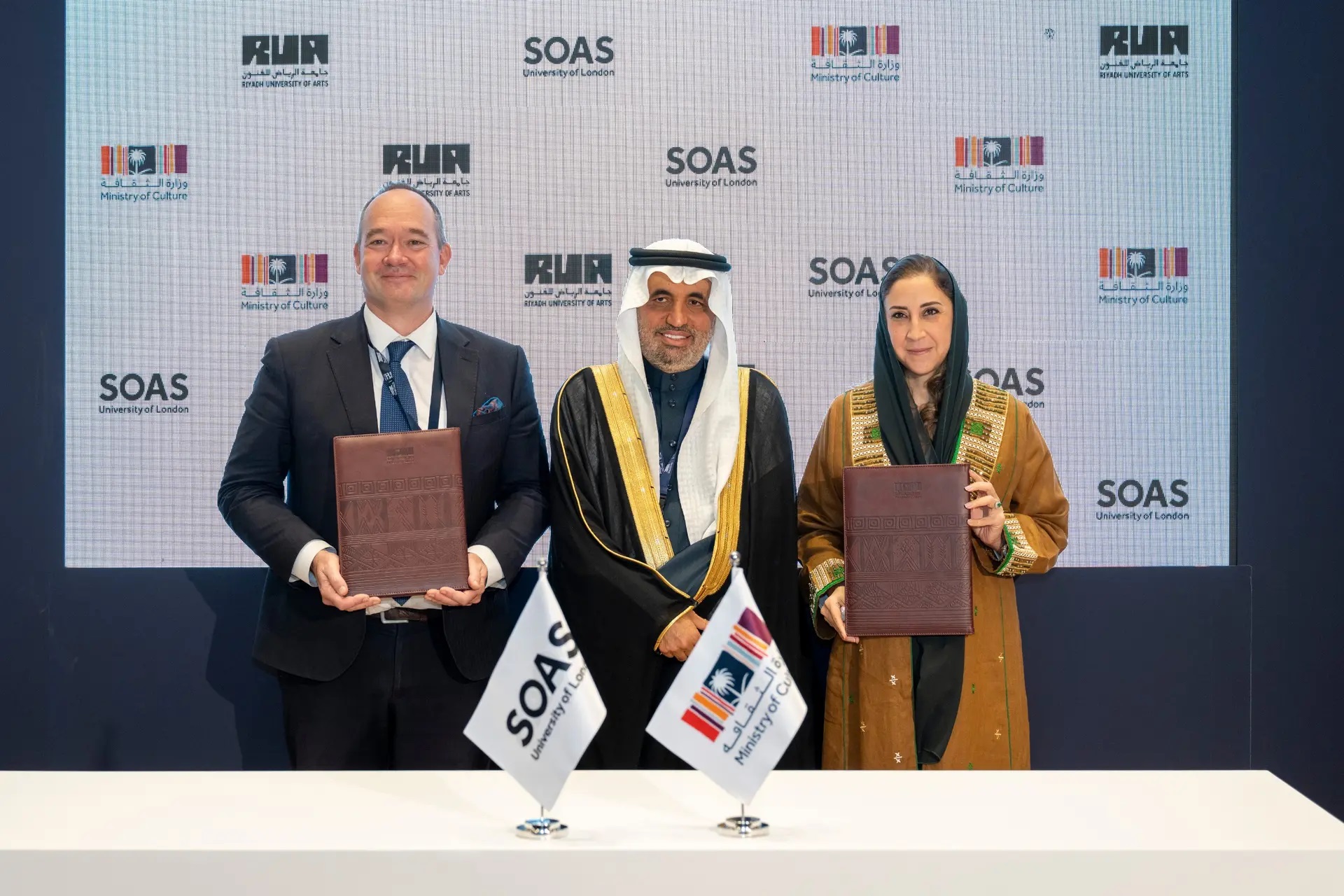 جامعة الرياض للفنون تُوقّع شراكة مع كلية الدراسات الشرقية والأفريقية (soas) في جامعة لندن
