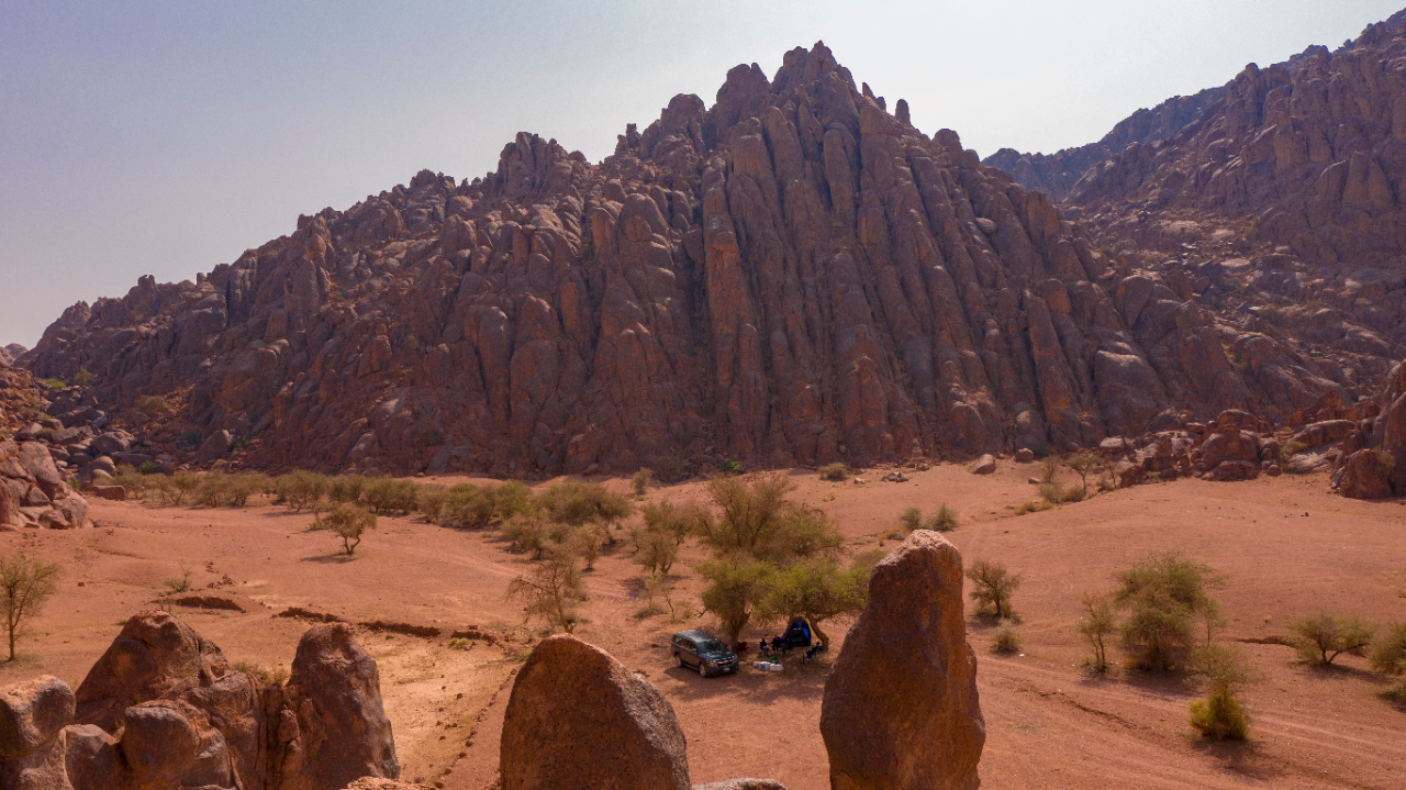 جبال حائل تزيد من سحر المغامرة