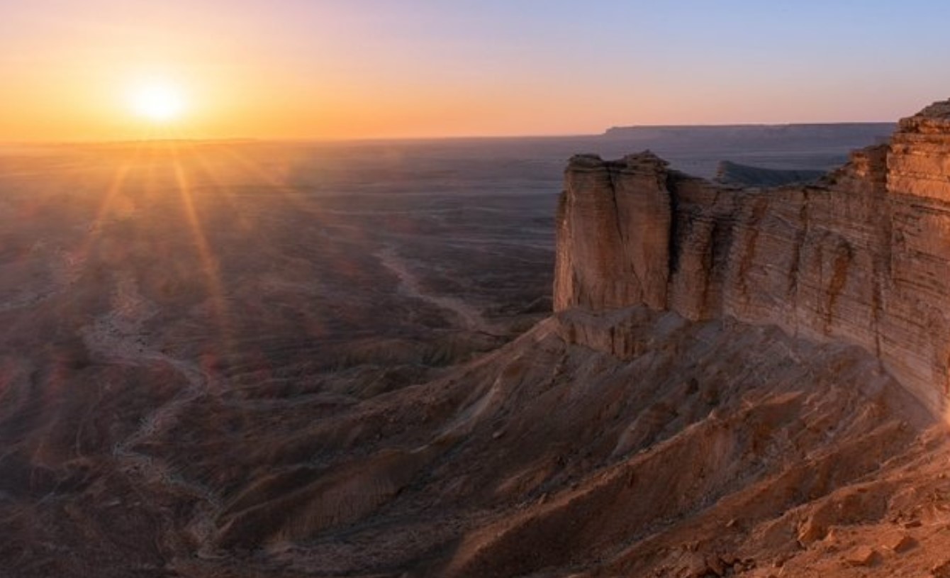جبال طويق رمز الشموخ السعودي
