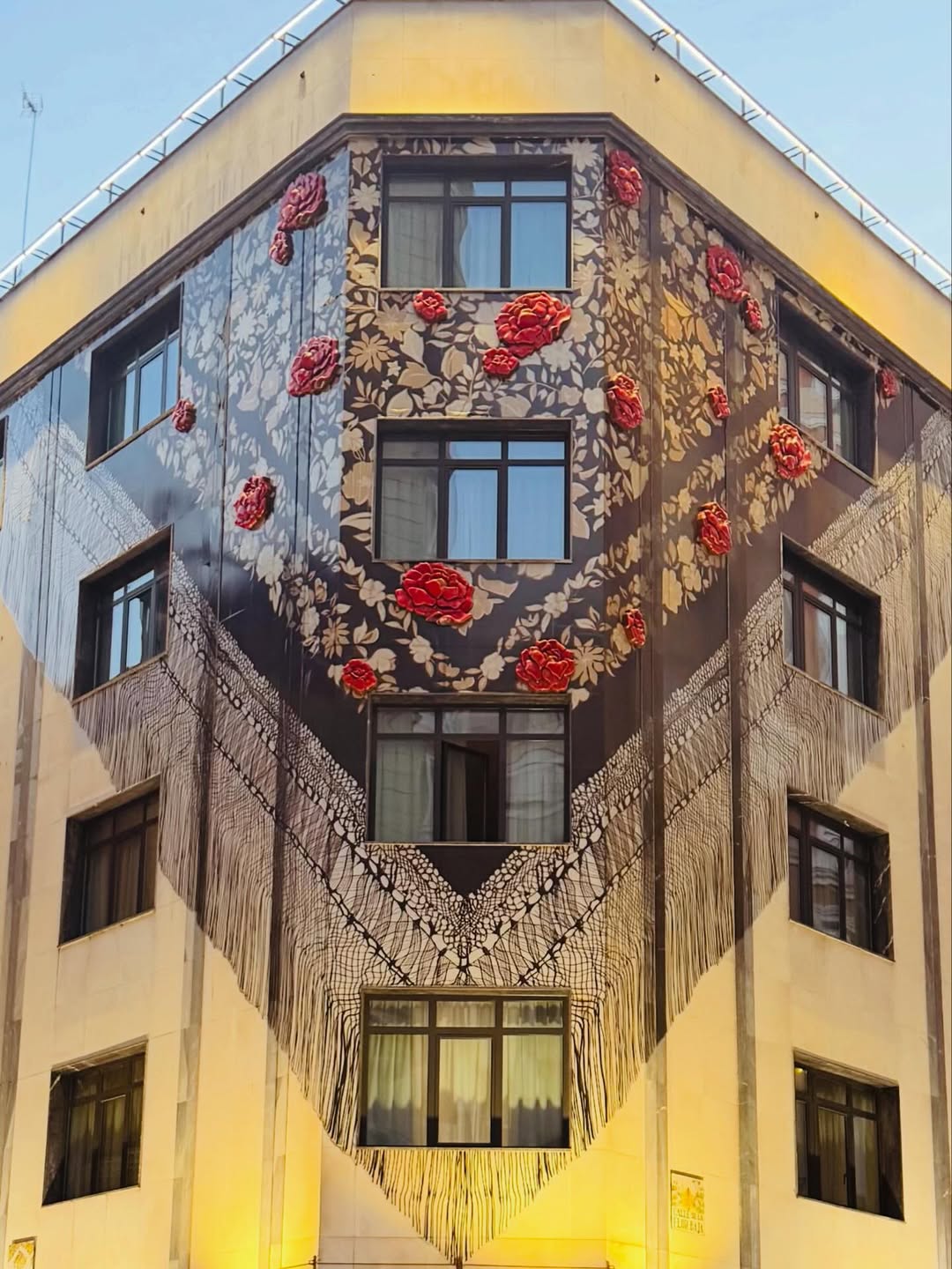 جدارية لشال مانيلا "Manton de Manila"